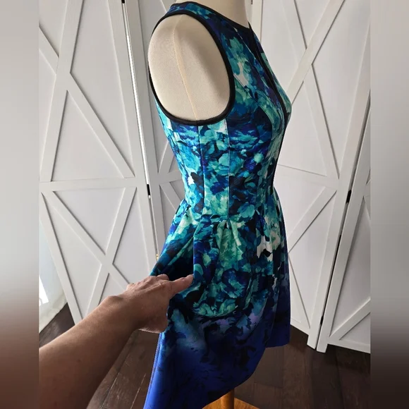 Vince Camuto Bold Blue Ombré Floral Sleeveless Dress - Picture 4 of 8